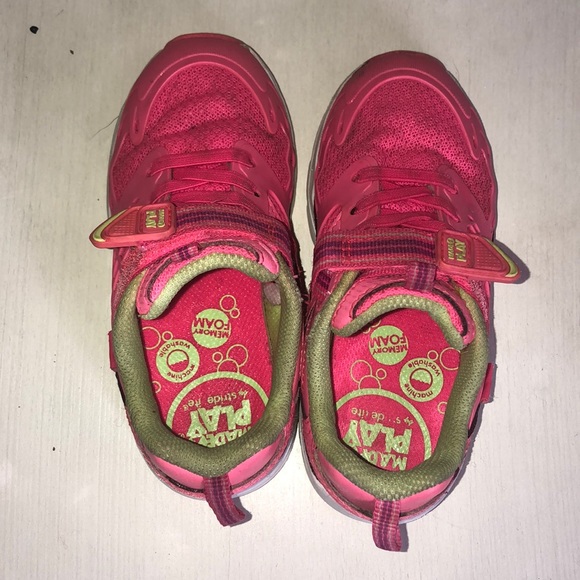 Pair of loved toddler sneakers: NB and SR - Picture 6 of 11